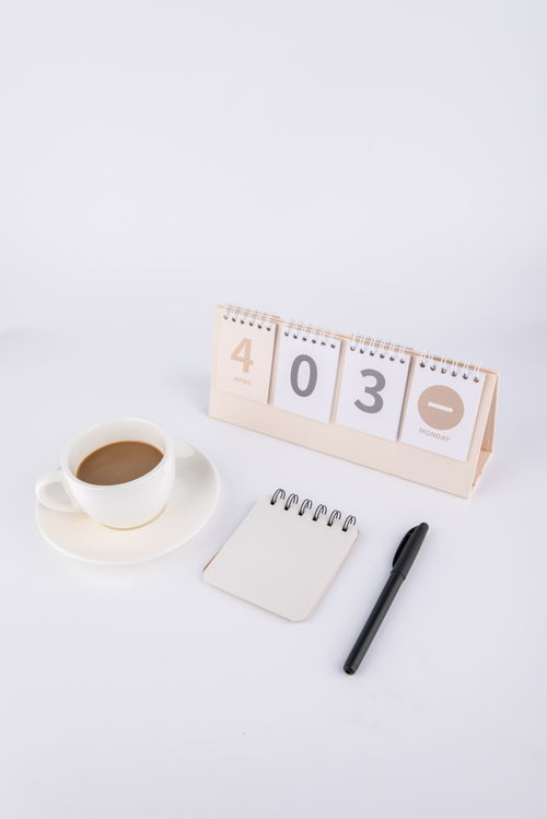 咖啡便簽本與科技辦公美學(xué) 工業(yè)自動(dòng)化時(shí)代的商務(wù)攝影圖鑒